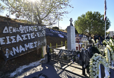 Συγκίνηση στο ετήσιο μνημόσυνο για το δυστύχημα στα Τέμπη παρουσία ΠΑΕ και ΚΑΕ ΠΑΟΚ