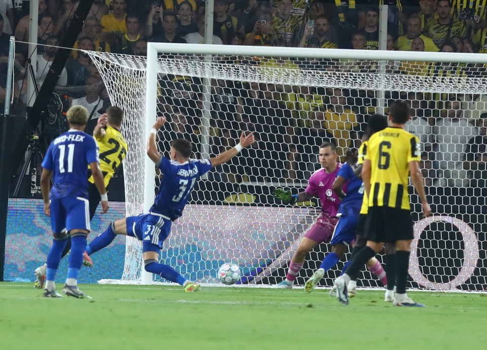 Ο Βάργκα «εκτέλεσε» τον Βούτσοφ για το 2-0 της ΑΕΚ (video)