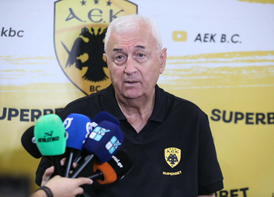 Σάκοτα: «Είμαι ευχαριστημένος με το ρόστερ» – Η ατάκα για τη συμφωνία ΑΕΚ-Ολυμπιακού για τη SUNEL Arena