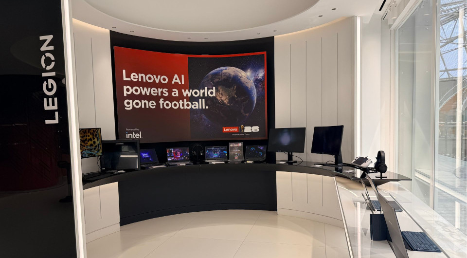 Η Lenovo παίζει μουντιαλική μπάλα στο The Mall Athens