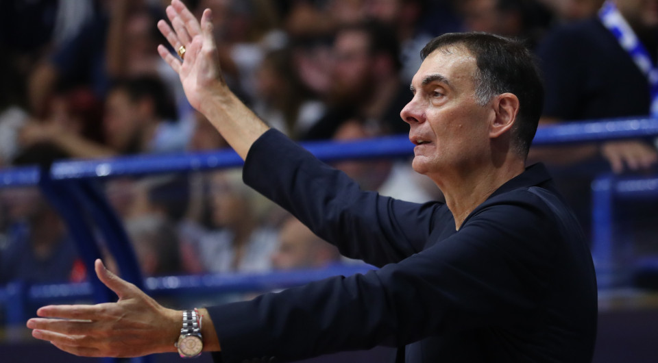 «Εγώ εδώ κάνω τη δουλειά μου» - Τι είπε ο Μπαρτζώκας για τα υβριστικά συνθήματα