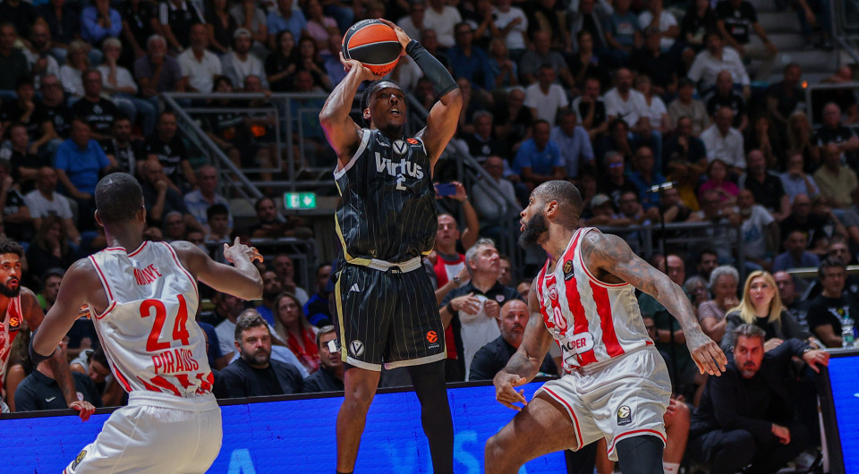 Ο Καρ έκρινε με buzzer beater τη ματσάρα της Μπολόνια και υποχρέωσε τον Ολυμπιακό στην πρώτη του ήττα