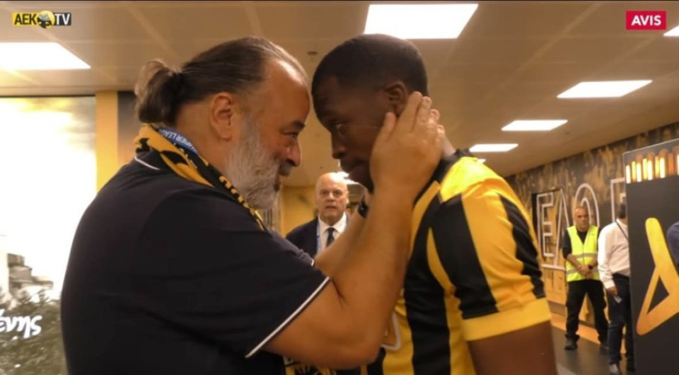 Η εμψύχωση του Ηλιόπουλου στον Κουτέσα και οι πανηγυρισμοί για τη νίκη: Η παρακάμερα του ΑΕΚ - ΟΦΗ (video)