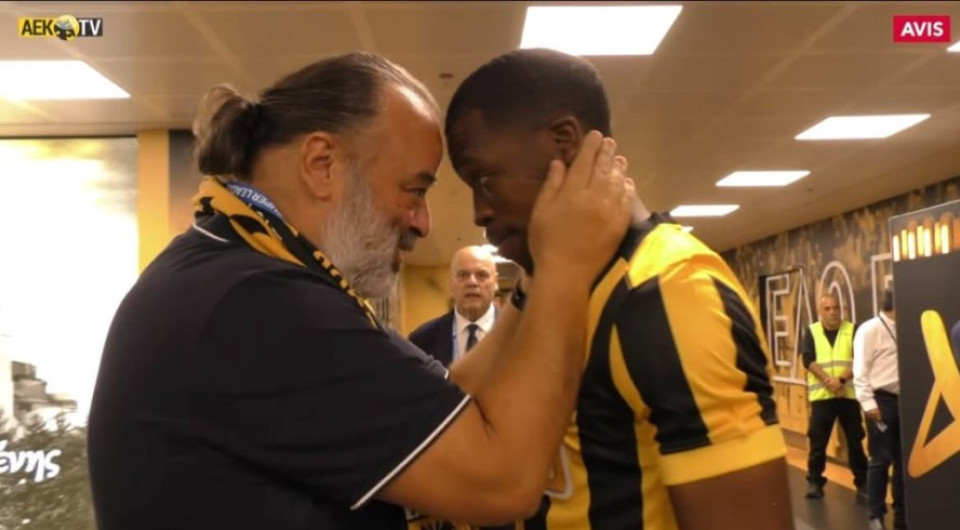 Η εμψύχωση του Ηλιόπουλου στον Κουτέσα και οι πανηγυρισμοί για τη νίκη: Η παρακάμερα του ΑΕΚ - ΟΦΗ (video)