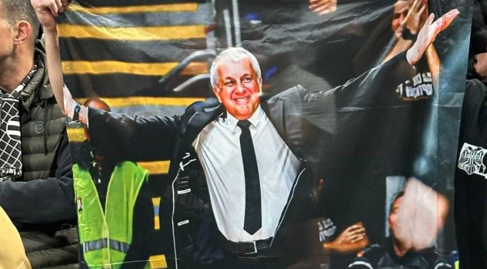 Οι φίλοι της Παρτίζαν τιμούν τον Ομπράντοβιτς: Το πανό για τον κόουτς του Παναθηναϊκού