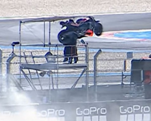 Σοκαριστικό ατύχημα στο Moto GP: Οδηγός παραλίγο να σκοτώσει κάμεραμαν