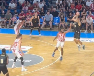Το νικηφόρο τρίποντο του Μάικ Τζέιμς εναντίον του Ολυμπιακού στην Κύπρο (video)