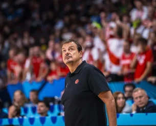 Ο Τούρκογλου «δέσμευσε» τον Αταμάν στην εθνική τουλάχιστον μέχρι το 2027