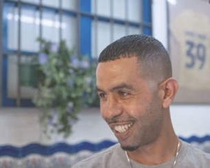 «Θα ζήσω χάρη στον γιο μου» - Αντιδράσεις για βίντεο με τον πατέρα του Γιαμάλ να μιλάει σε κούκλα ομοίωμα του παίκτη