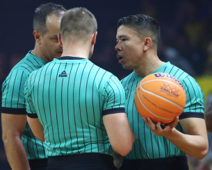 Η FIBA αναλύει τις δύσκολες φάσεις και τις διαιτητικές αποφάσεις των αγώνων της (video)