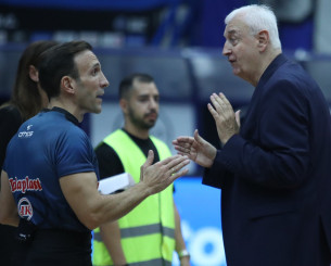 «Ολονυχτία» στην ΑΕΚ με τις αποφάσεις των διαιτητών, έξαλλος ο Σάκοτα