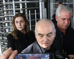Συγκλονίζει η μητέρα του Άλκη Καμπανού - «Τα ισόβια σε αυτήν τη δίκη τα πήρα εγώ» (video)