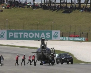 Τρομακτικό ατύχημα στο Moto 3: Οι αναβάτες διακομίστηκαν με ελικόπτερο στο νοσοκομείο (video)