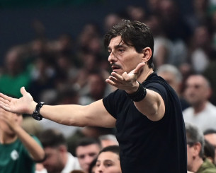 Γιαννακόπουλος: «Βαράτε, δεν σπάμε»