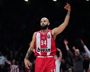 Η «Λερναία Ύδρα» με τα ερυθρόλευκα