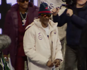 «Μύριζε παντού χόρτο έξω από τα αποδυτήρια» - Ο Snoop Dog προκάλεσε χαμό με την επίσκεψή του στη Σουόνσι