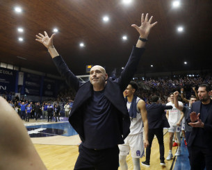 Αποθεώθηκε μετά τη νίκη επί του Παναθηναϊκού ο Ζόραν Λούκιτς (video)