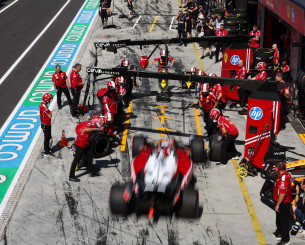 Δύο γιατροί παρακολουθώντας pit stop της Formula 1 βρήκαν τον τρόπο να σώσουν χιλιάδες μωρά