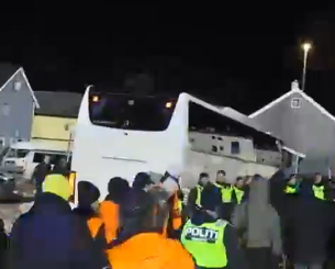 Χαμός στην Σπόρτινγκ μετά την ήττα από την Μπόντο - Οπαδοί την «έπεσαν» στους παίκτες στο πάρκινγκ (video)