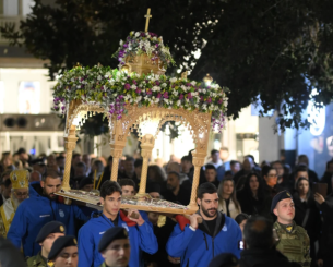 Διεθνείς της εθνικής ομάδας πόλο σήκωσαν τον Επιτάφιο στην Αλεξανδρούπολη (photos)