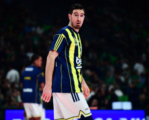 Διαθέσιμος στα playoffs ο Ντε Κολό