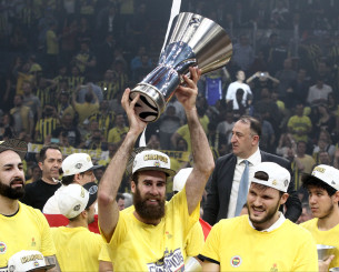 Ο θρυλικός Τζίζι Ντατόμε στην Ulker Sports Arena για το Φενέρ - Ζάλγκιρις (video)