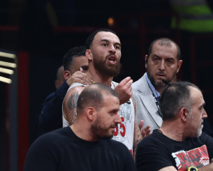 Αποβλήθηκε ο Τζέιμς στο Game 2 Ολυμπιακός-Μονακό: Έκανε χειρονομίες στους διαιτητές