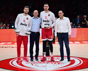 Αποθέωση και βράβευση στο ΣΕΦ για τον MVP Βεζένκοφ και τον Μιλουτίνοφ