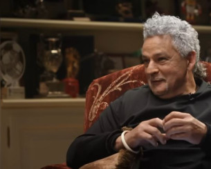 Τον λάτρεψαν εκατομμύρια άνθρωποι στον κόσμο - Σήμερα ο θρύλος της μπάλας είναι αγρότης, κόβει ξύλα και οδηγεί τρακτέρ