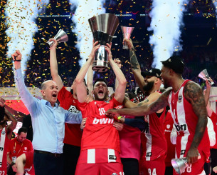 «Λαοθάλασσα από κόκκινο και άσπρο»: Το mini movie της EuroLeague από την κούπα του Ολυμπιακού