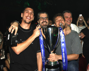 Οι πρωταθλητές Ελλάδας τα... έσπασαν στην Κατερίνα Λιόλιου που τους υποδέχτηκε με «Νοικιάστηκε» (video)