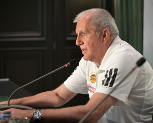 Ομπράντοβιτς: «Θέλω να βλέπω μια ομάδα με μαχητές που θα κάνει περήφανο τον κόσμο της» (video)