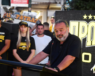 Ηλιόπουλος από τη Μύκονο: «Το τρόπαιο της ΑΕΚ έχει ήθος, τιμή και αξιοπρέπεια»