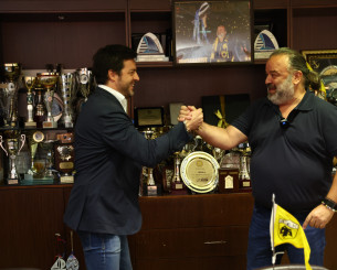 Η ατάκα του Ηλιόπουλου στον Ριμπάλτα: «Τα μελλοντικά σχέδια θα τα οργανώσουμε και θα τα χτίσουμε μαζί στην ΑΕΚ»
