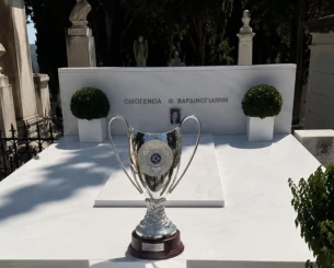 Το Κύπελλο Ελλάδας του ΟΦΗ στο μνήμα του Θεόδωρου Βαρδινογιάννη