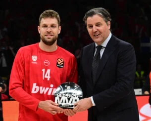 Τα καλύτερα του MVP: Το γεμάτο video της EuroLeague με τα highlights του Βεζένκοφ