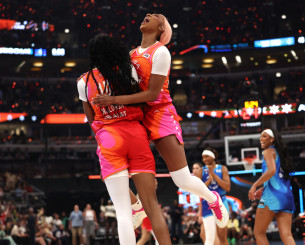 Ιστορικό κάρφωμα από τη Μαλόνγκα στο WNBA All-Star Game – Ξέσπασε σε πανηγυρισμούς η Έιντζελ Ρις
