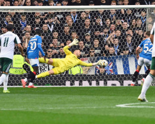 Εχει 87 ματς στη Premier League κι έβαλε «στοπ» στον Παναθηναϊκό - Ποιος είναι ο ανταγωνιστής του Τζολάκη στη Χαλ