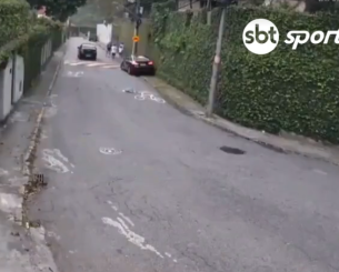 Σκληρές εικόνες: Η στιγμή που τοίχος καταπλακώνει τον πρώην ποδοσφαιριστή που είχε παίξει στην Ελλάδα (video)