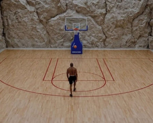 Σε ελληνικό νησί βρίσκεται το πιο εντυπωσιακό γήπεδο μπάσκετ - Σκαλισμένο στον βράχο, θέα στο Αιγαίο