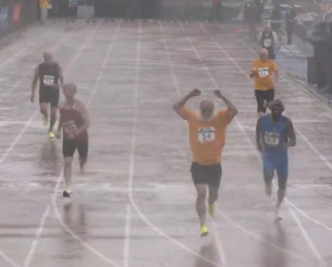 Η κούρσα των 100μ στα Penn Relays με... παππούδες 80+ που έγινε viral