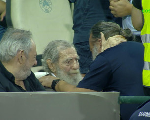 Θερμός εναγκαλισμός Ηλιόπουλου με Γιώργο Βαρδινογιάννη πριν το Κηφισιά-ΑΕΚ (video)