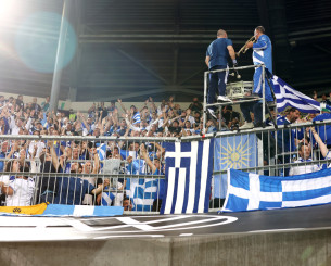 Ανατριχίλα με έξι χιλιάδες Ελληνες να τραγουδούν τον Εθνικό Υμνο στη Γερμανία - Το Video του Athletiko