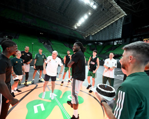 Η έκπληξη της ΚΑΕ Παναθηναϊκός στον Ματίας Λεσόρ για τα γενέθλιά του (photos, video)