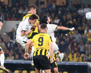 Ο Ρέλβας πιο ψηλά από όλους με κεφαλιά για το 1-0 της ΑΕΚ (video)