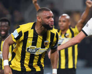 Με κεφαλιά του Μουκουντί το 2-0 της ΑΕΚ (video)