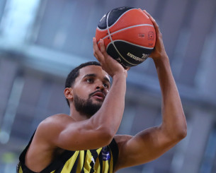 Ρόμπινσον-Ερλ στο Athletiko: «Είναι τιμή να είμαι μέρος της ιστορίας του Άρη»