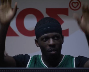 Η «πράσινη» εξέδρα... παρέσυρε τον Φρανσίσκο (video)