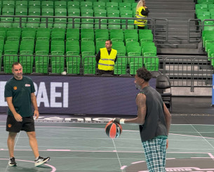 Στο T-Center για προπόνηση ο Χέιζ-Ντέιβις τρεις ώρες πριν το παιχνίδι του Παναθηναϊκού με τη Μακάμπι