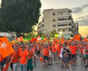 Η εντυπωσιακή «παρέλαση» των Ολλανδών στη Θεσσαλονίκη πριν το ματς με την Εθνική (video)